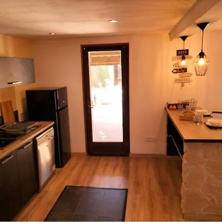 Charmante Villa A Tourbes Pres Du Cap D'Agde Villa *