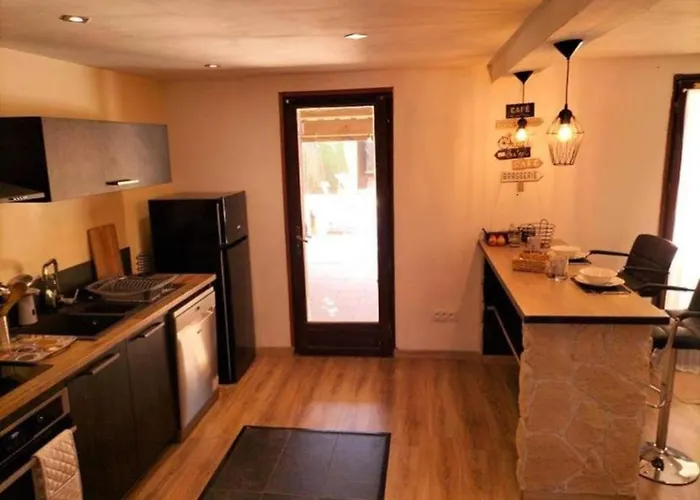 Charmante Villa A Tourbes Pres Du Cap D'Agde Villa *